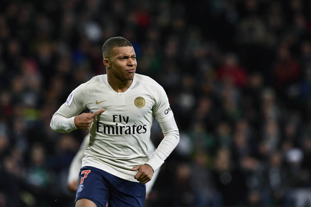 旱鸭子当海军司令？1949年毛泽东这个决定藏着大智慧